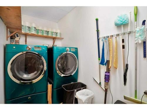 15-5209 Township Road 325 A, Rural Mountain View County, AB - Indoor Photo Showing Laundry Room