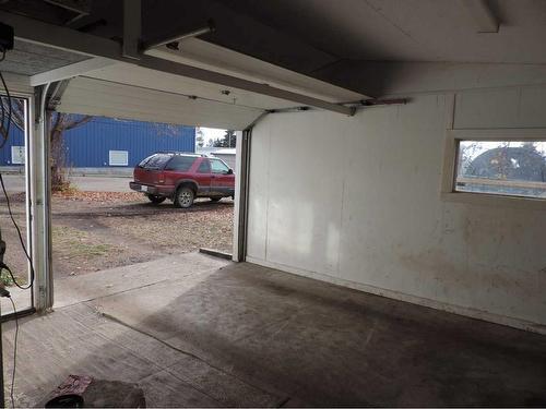 5021 49 Avenue, Rimbey, AB - Indoor Photo Showing Garage