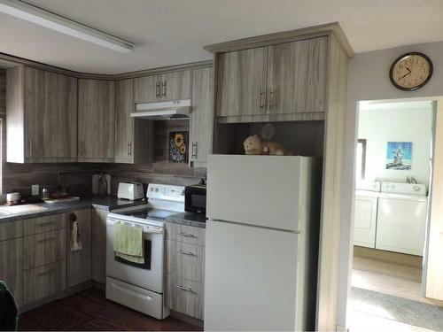 5021 49 Avenue, Rimbey, AB - Indoor Photo Showing Kitchen