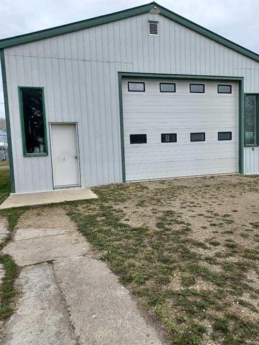 38469 Range Road 30, Rural Red Deer County, AB - Indoor Photo Showing Garage