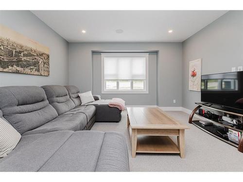 132-27111 Highway 597, Rural Lacombe County, AB - Indoor Photo Showing Living Room