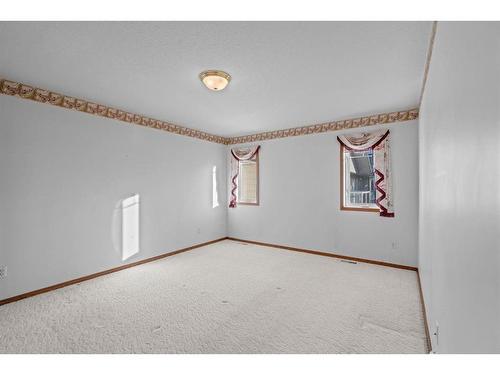 301-5402 50 Avenue, Stettler, AB - Indoor Photo Showing Other Room