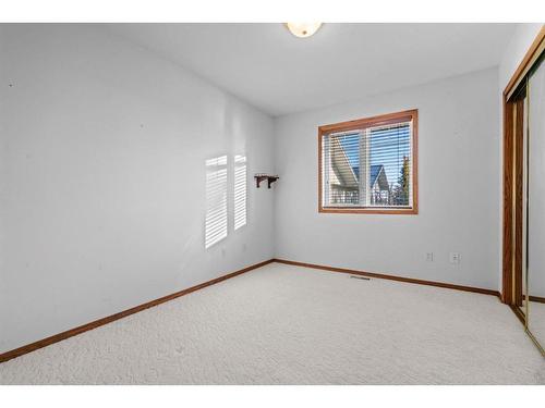 301-5402 50 Avenue, Stettler, AB - Indoor Photo Showing Other Room