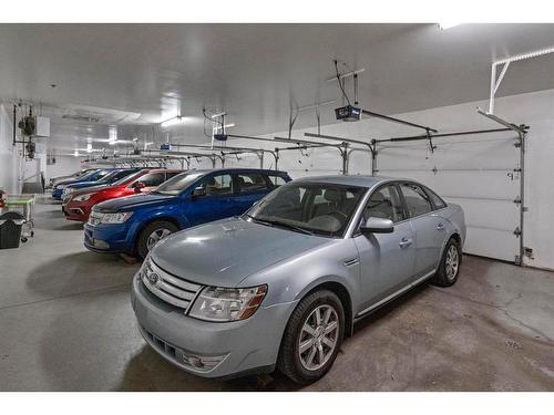 301-5402 50 Avenue, Stettler, AB - Indoor Photo Showing Garage