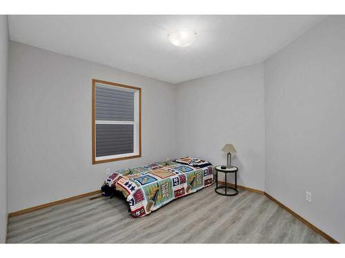 81 Wildrose Drive, Sylvan Lake, AB - Indoor Photo Showing Bedroom