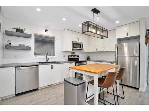 4704 43 Street, Sylvan Lake, AB - Indoor Photo Showing Kitchen With Stainless Steel Kitchen With Upgraded Kitchen