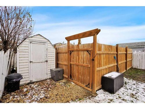 4704 43 Street, Sylvan Lake, AB - Outdoor