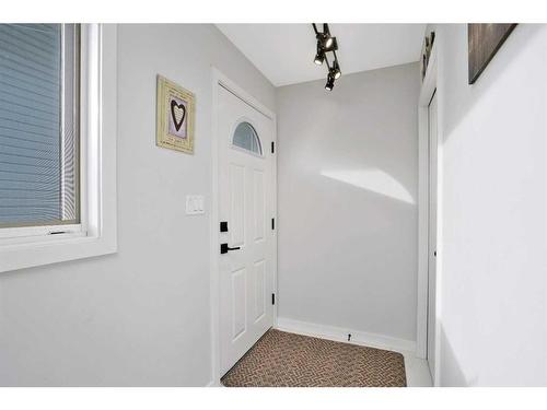 4704 43 Street, Sylvan Lake, AB - Indoor Photo Showing Other Room