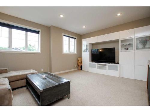 20 Connaught Crescent, Red Deer, AB - Indoor Photo Showing Living Room