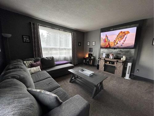 22 Peace Rose Street, Rural Lacombe County, AB - Indoor Photo Showing Living Room