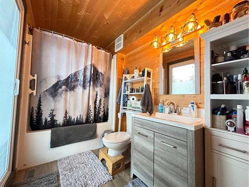 22 Peace Rose Street, Rural Lacombe County, AB - Indoor Photo Showing Bathroom