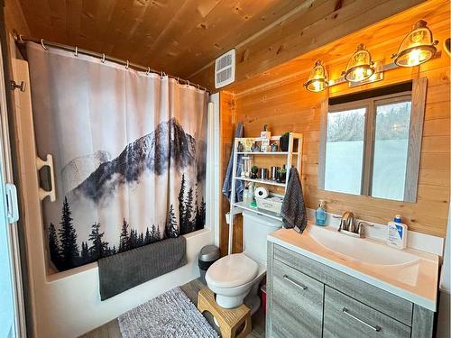 22 Peace Rose Street, Rural Lacombe County, AB - Indoor Photo Showing Bathroom