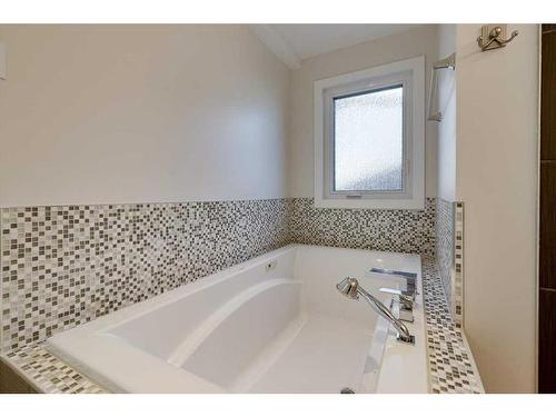 12 Addinell Avenue, Red Deer, AB - Indoor Photo Showing Bathroom