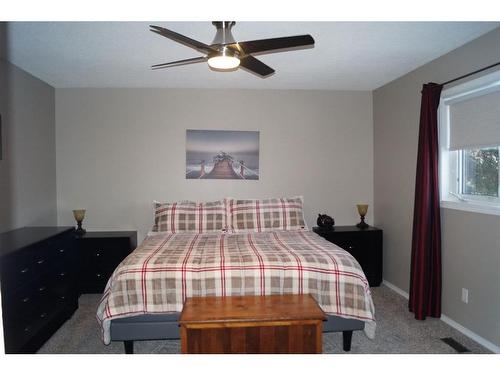 3920 39 Street Close, Ponoka, AB - Indoor Photo Showing Bedroom