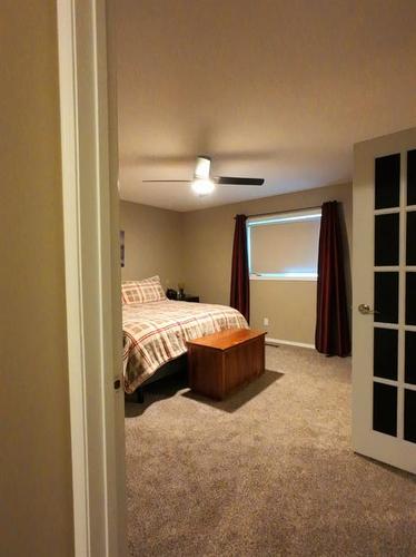 3920 39 Street Close, Ponoka, AB - Indoor Photo Showing Bedroom