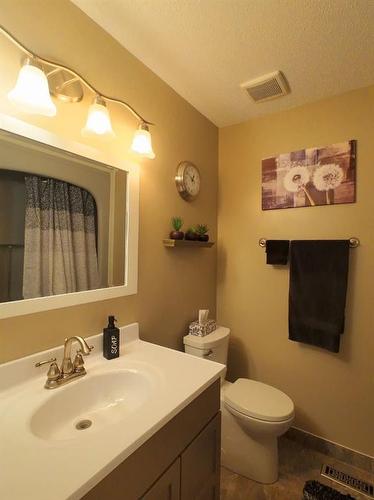 3920 39 Street Close, Ponoka, AB - Indoor Photo Showing Bathroom