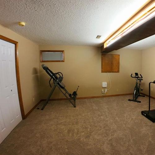 3920 39 Street Close, Ponoka, AB - Indoor Photo Showing Gym Room