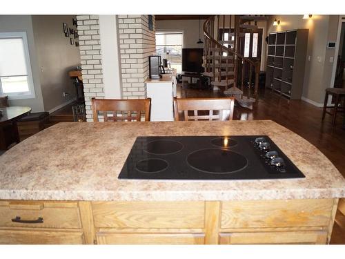 3920 39 Street Close, Ponoka, AB - Indoor Photo Showing Kitchen