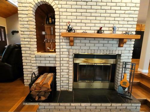 3920 39 Street Close, Ponoka, AB - Indoor Photo Showing Living Room With Fireplace