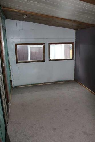 6111 Foster Street, Donalda, AB - Indoor Photo Showing Other Room