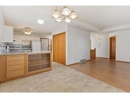 5322 58 Street Close, Camrose, AB - Indoor Photo Showing Kitchen