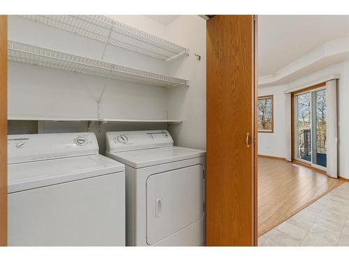 5322 58 Street Close, Camrose, AB - Indoor Photo Showing Laundry Room