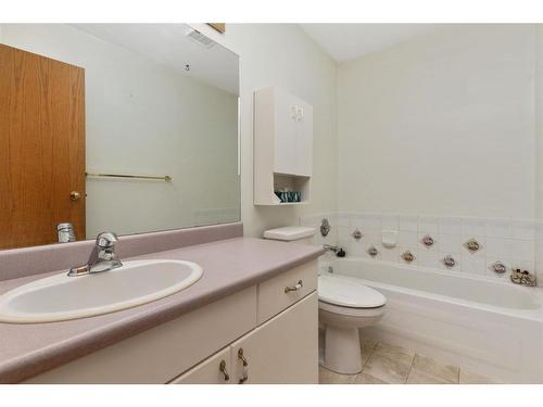 5322 58 Street Close, Camrose, AB - Indoor Photo Showing Bathroom