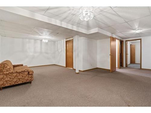 5322 58 Street Close, Camrose, AB - Indoor Photo Showing Other Room