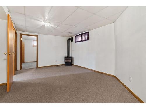 5322 58 Street Close, Camrose, AB - Indoor Photo Showing Other Room