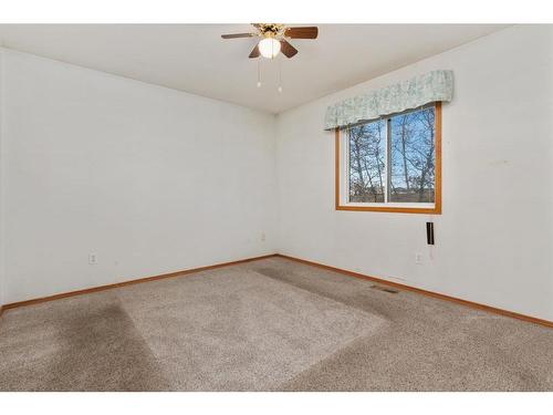 5322 58 Street Close, Camrose, AB - Indoor Photo Showing Other Room