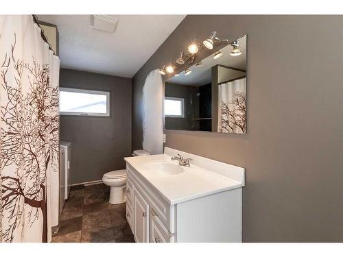 4920 43 Street, Innisfail, AB - Indoor Photo Showing Bathroom