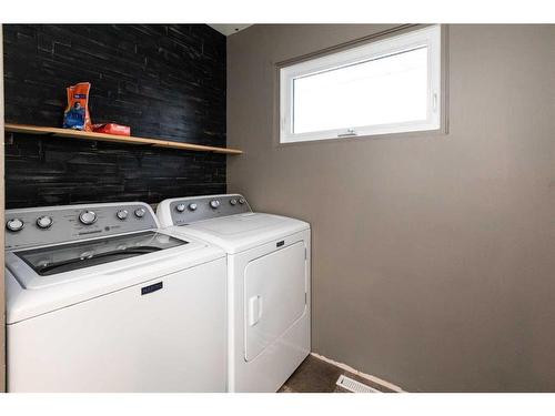 4920 43 Street, Innisfail, AB - Indoor Photo Showing Laundry Room