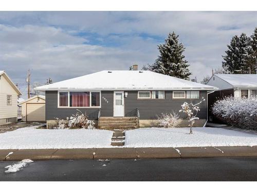 4920 43 Street, Innisfail, AB - Outdoor With Facade