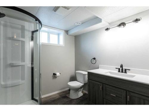 4920 43 Street, Innisfail, AB - Indoor Photo Showing Bathroom