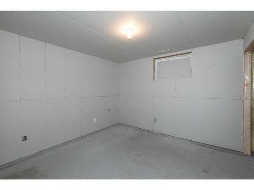 4920 43 Street, Innisfail, AB - Indoor Photo Showing Garage