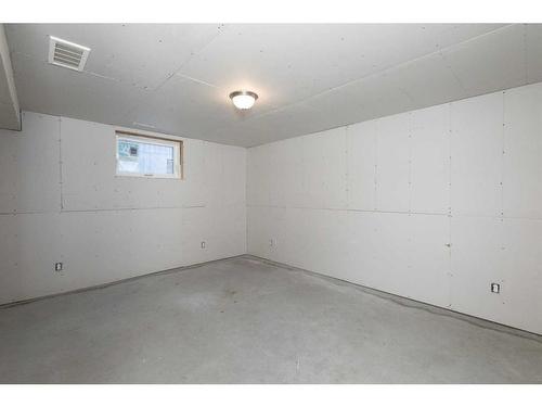 4920 43 Street, Innisfail, AB - Indoor Photo Showing Garage