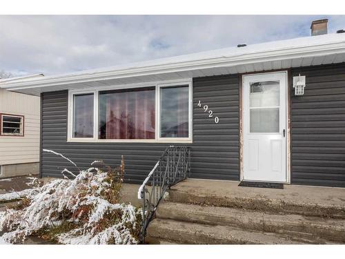 4920 43 Street, Innisfail, AB - Outdoor With Exterior