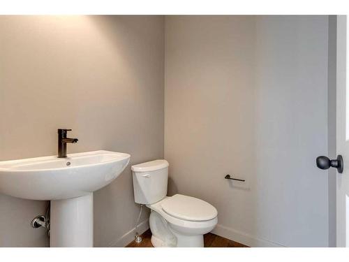 152 Sage Hill Heights Nw, Calgary, AB - Indoor Photo Showing Bathroom