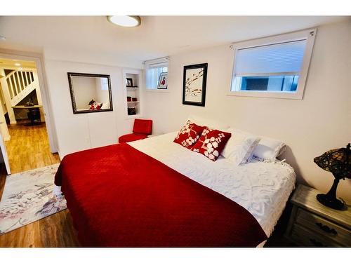 5710 54 Avenue, Lacombe, AB - Indoor Photo Showing Bedroom