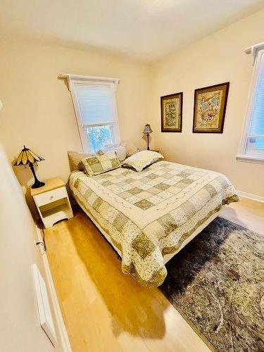 5710 54 Avenue, Lacombe, AB - Indoor Photo Showing Bedroom