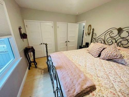 5710 54 Avenue, Lacombe, AB - Indoor Photo Showing Bedroom