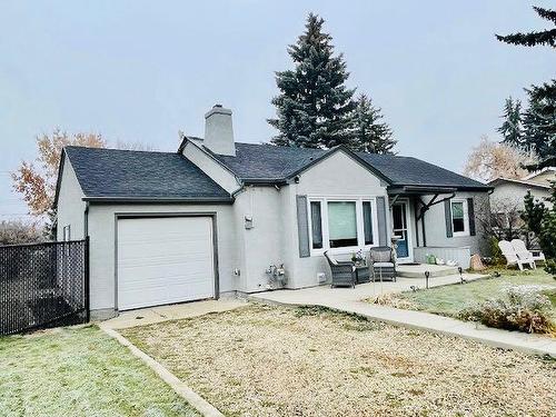 5710 54 Avenue, Lacombe, AB - Outdoor With Deck Patio Veranda