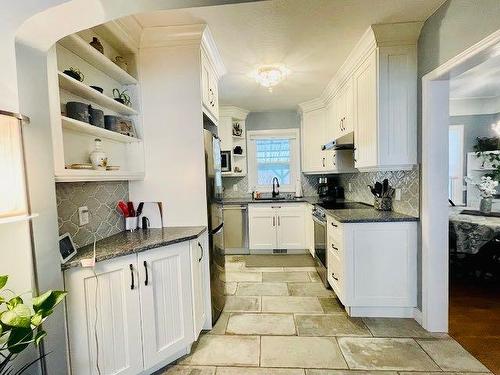 5710 54 Avenue, Lacombe, AB - Indoor Photo Showing Kitchen