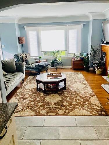 5710 54 Avenue, Lacombe, AB - Indoor Photo Showing Living Room