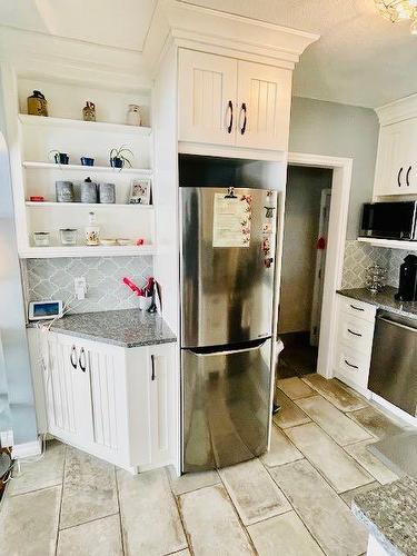 5710 54 Avenue, Lacombe, AB - Indoor Photo Showing Kitchen