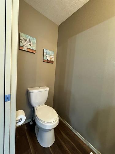 1306-30 Carleton Avenue, Red Deer, AB - Indoor Photo Showing Bathroom