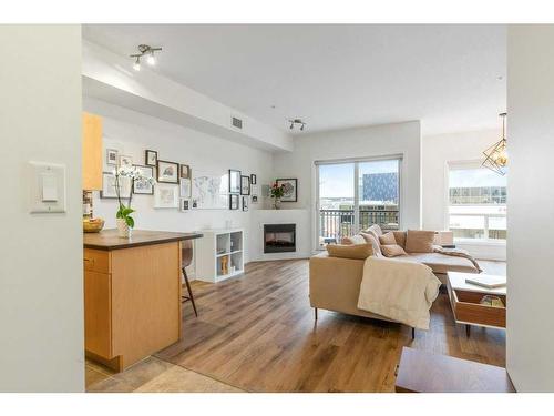 405-10606 102 Avenue Nw, Edmonton, AB - Indoor Photo Showing Living Room With Fireplace