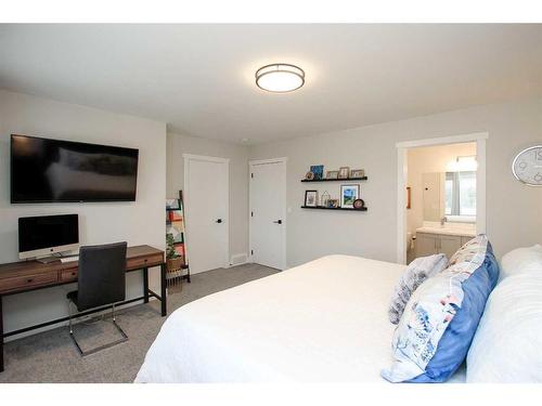 652 Bridgeview Road, Rural Ponoka County, AB - Indoor Photo Showing Bedroom