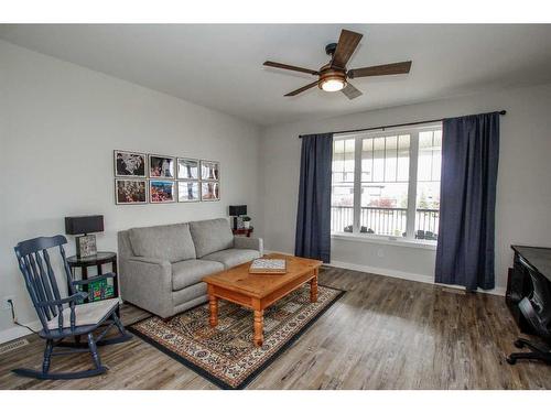 652 Bridgeview Road, Rural Ponoka County, AB - Indoor Photo Showing Living Room