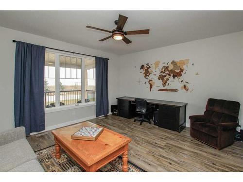 652 Bridgeview Road, Rural Ponoka County, AB - Indoor Photo Showing Living Room